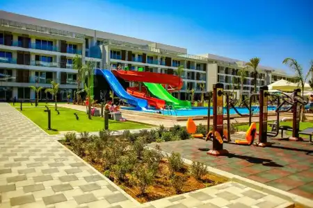 Courtyard Long Beach Holiday Resort - 2