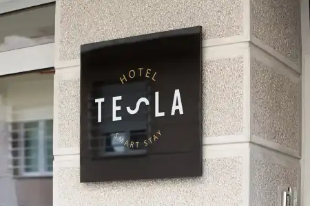 Tesla - Smart Stay - 37