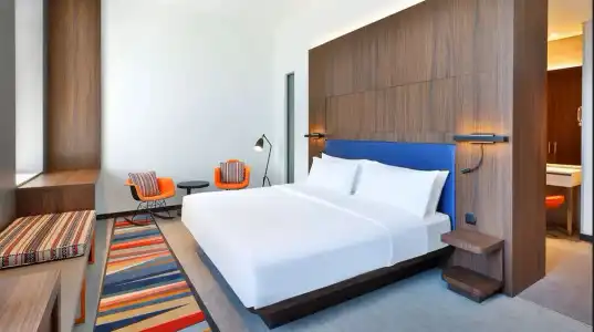 Aloft Airport - 38