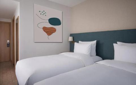 DoubleTree by Hilton - 14