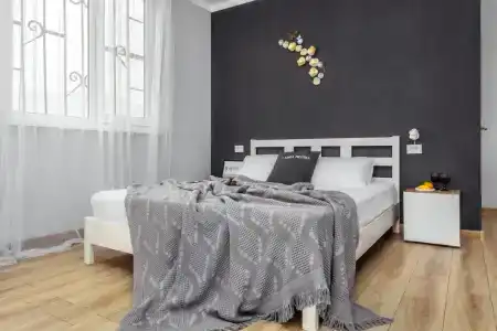 Yazon Tourist base - 72