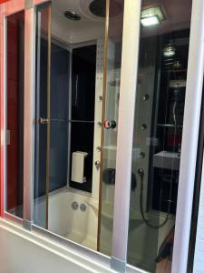 La Vie De Chateau - 202