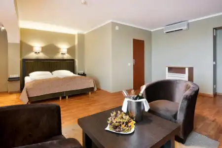 Bellevue Park Riga with Free Parking - 12