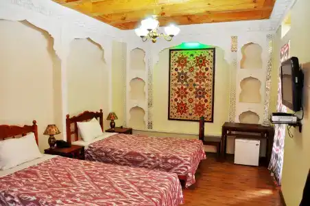 Komil Bukhara Boutique - 9