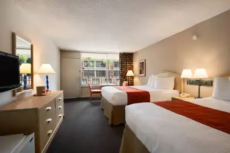 Ramada by Wyndham Kissimmee Gateway - 36