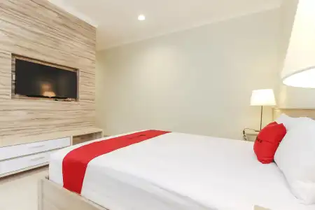 RedDoorz Premium near Ragunan Zoo 2 - 17