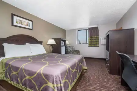 Days Inn by Wyndham Bismarck - 12