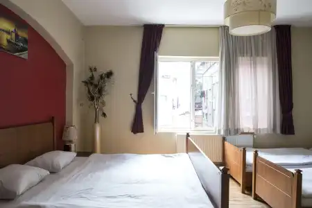 Cheers Midtown Hostel - 32