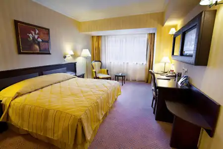Ramada & Suites by Wyndham Bucharest North - 18