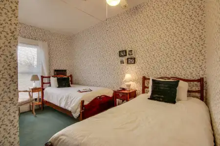 Stone Maiden Inn - 30