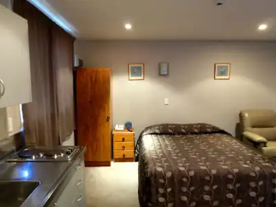 Bealey Avenue Motel - 80