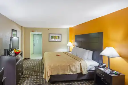 Quality Inn & Suites Cincinnati Downtown Area - 57