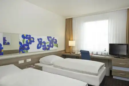 H+ Frankfurt Airport West - 40