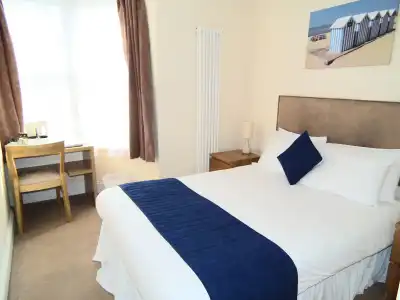 The Kelvin Guest House - 17