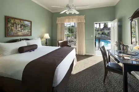 Lavender Inn by the Sea - 15