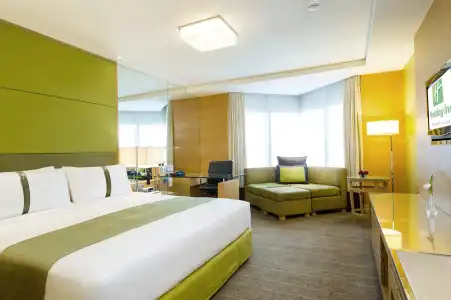 Holiday Inn Bangkok Silom by IHG - 2