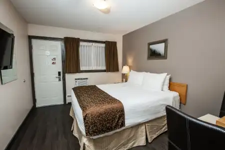 Swiss Chalet Motel - 65