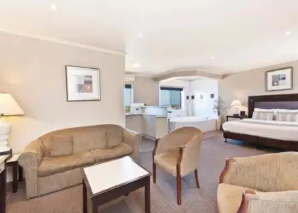 Comfort Inn On Raglan - 102