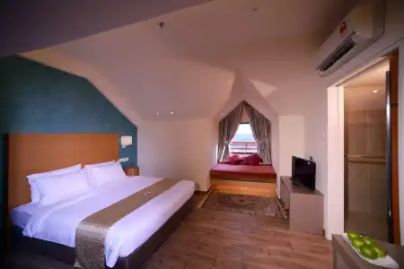 Bella Vista Waterfront Resort - 4