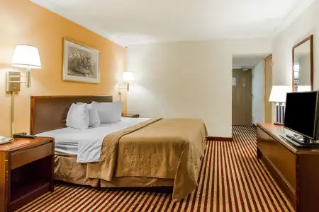 Rodeway Inn - 17