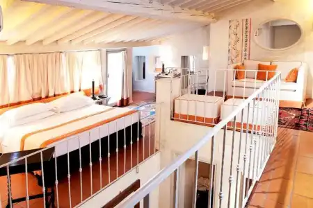 J and J Historic House - 58