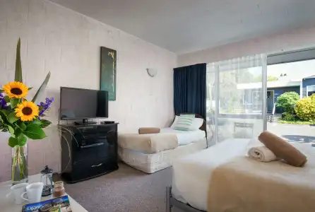 Roselands Motel - 104