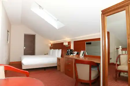 100 Queen's Gate London Kensington, Curio Collection by Hilton - 35