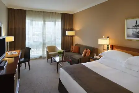 Mövenpick & Apartments Bur Dubai - 37