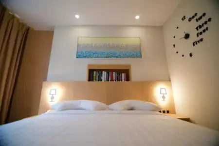 Verse Luxe Wahid Hasyim - 24