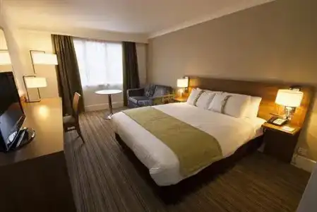 Holiday Inn Cardiff - North M4 - 27