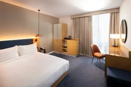Hilton Garden Inn Bristol City Centre - 8