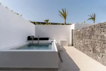 Cresanto Luxury Suites - 84