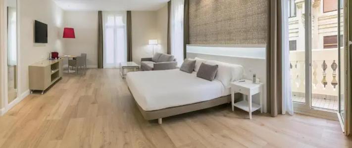 Melia Plaza - 70