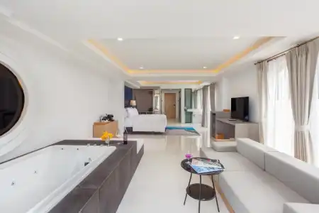 Anona Beachfront Phuket Resort - 68