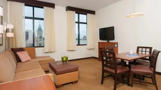 Hyatt Place Des Moines/Downtown - 25