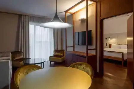 Radisson & Apartments - 94