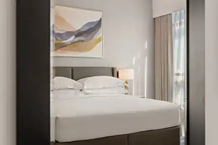 Mövenpick & Apartments Bur Dubai - 60