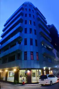 The Beehive - 0
