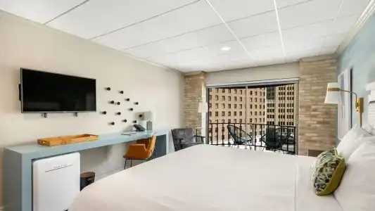 Riverwalk Plaza - 89