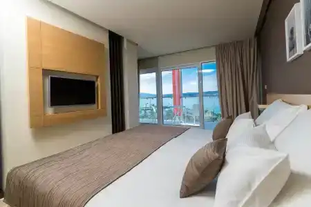 Hotel - 53