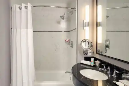 Loews Philadelphia - 53