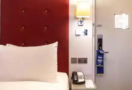 DoubleTree by Hilton London West End - 22