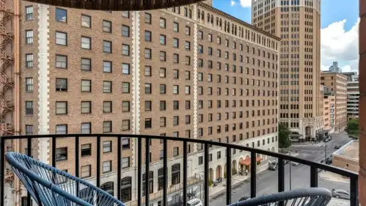 Riverwalk Plaza - 81