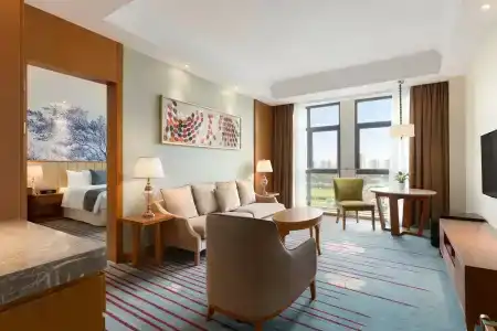 Ramada by Wyndham - 18