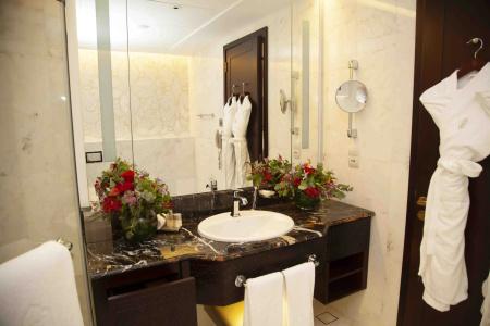 Bab Al Qasr - 82