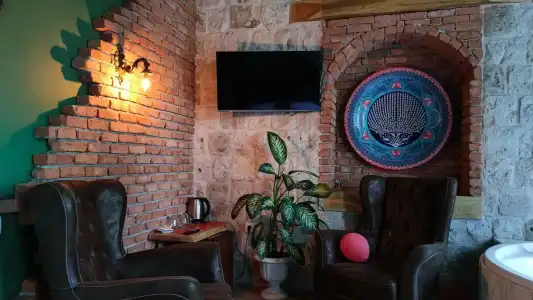 The Red Horse - 85