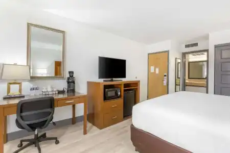 Best Western Plus El Paso Airport & Conference Center - 11