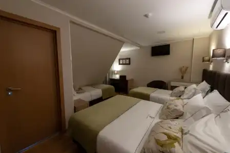 Dinya Lisbon - 12