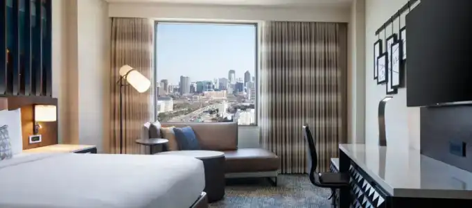 Renaissance Dallas - 45