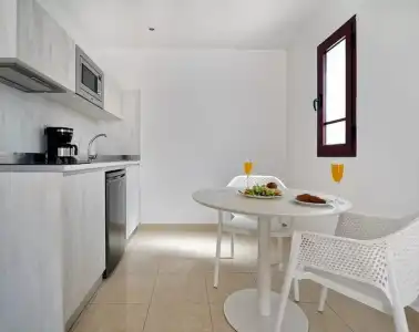 Broncemar Beach Suites - 34